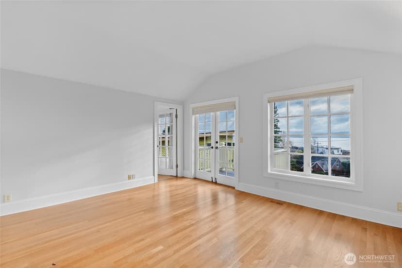 Property photo for 1435 Newport Way, Seattle photo 13