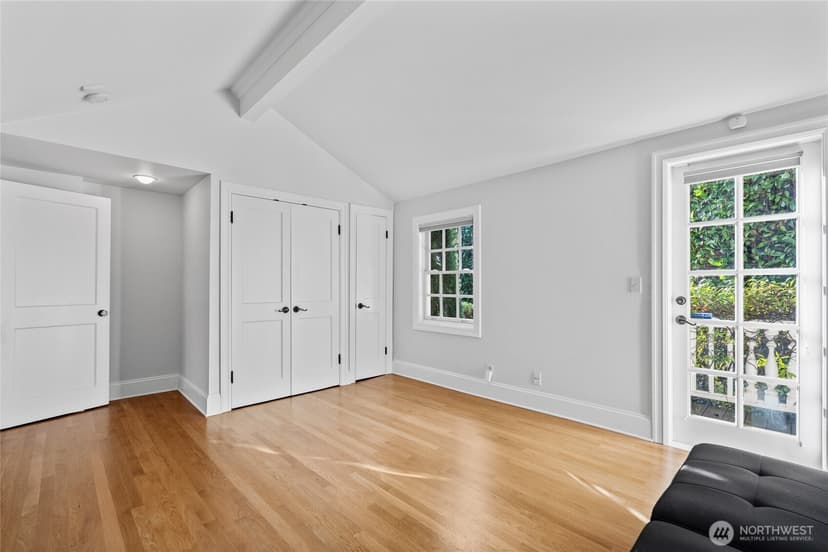 Property photo for 1435 Newport Way, Seattle photo 22