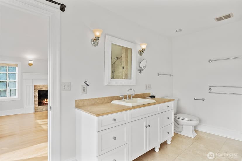 Property photo for 1435 Newport Way, Seattle photo 17