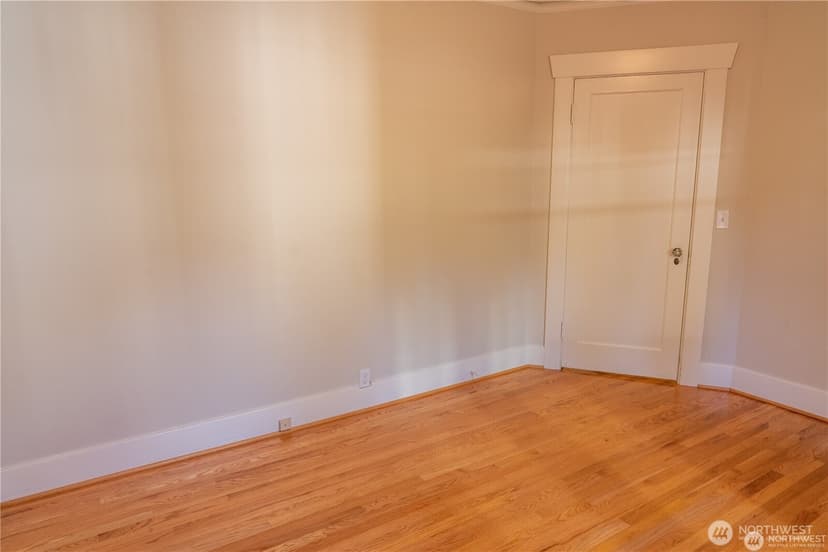 Property photo for 6910 37th Avenue SW, Seattle photo 18