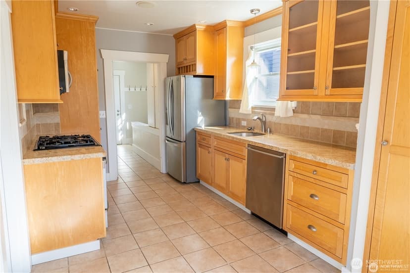 Property photo for 6910 37th Avenue SW, Seattle photo 12