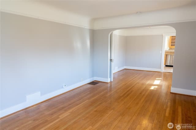 Property photo for 6910 37th Avenue SW, Seattle photo 5