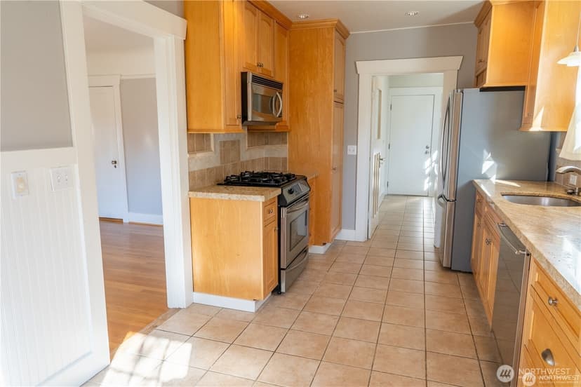 Property photo for 6910 37th Avenue SW, Seattle photo 13