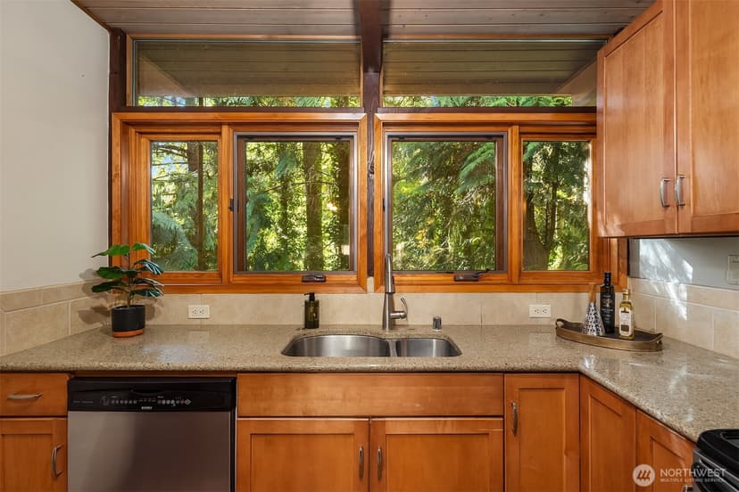 Property photo for 18415 51st Place NE, Seattle photo 9