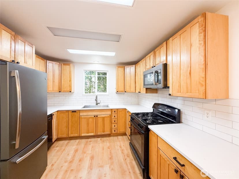Property photo for 5521 Brooklyn Avenue NE, Seattle photo 7