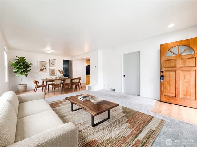 Property photo for 5521 Brooklyn Avenue NE, Seattle photo 3