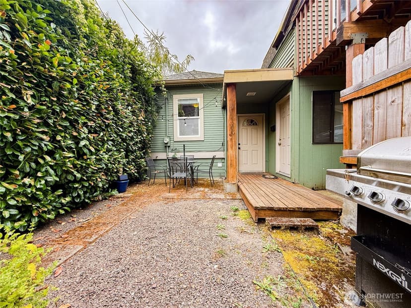 Property photo for 5521 Brooklyn Avenue NE, Seattle photo 20