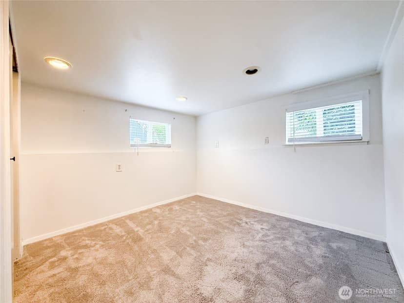 Property photo for 5521 Brooklyn Avenue NE, Seattle photo 15