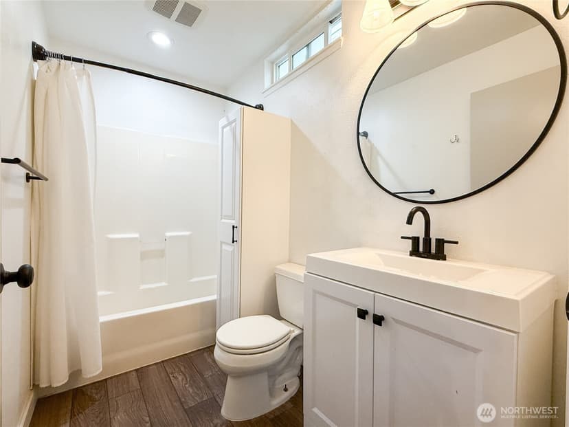 Property photo for 5521 Brooklyn Avenue NE, Seattle photo 10