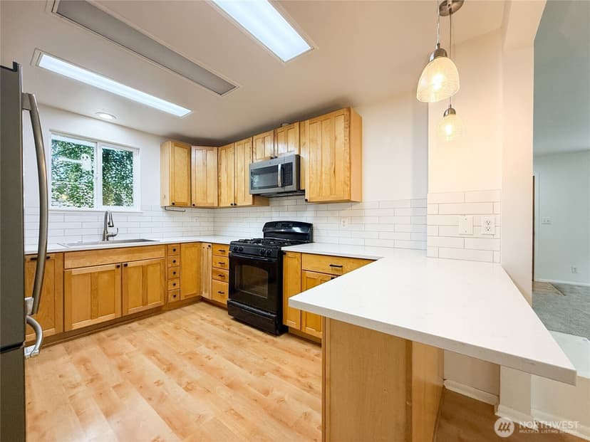 Property photo for 5521 Brooklyn Avenue NE, Seattle photo 8