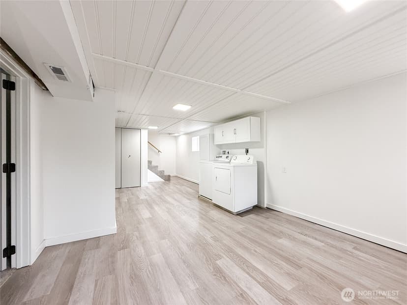 Property photo for 5521 Brooklyn Avenue NE, Seattle photo 16
