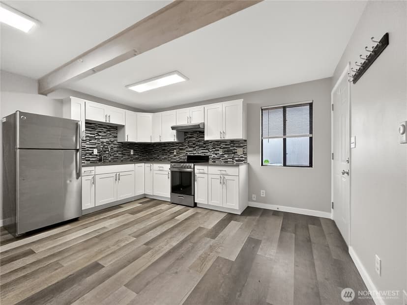 Property photo for 5521 Brooklyn Avenue NE, Seattle photo 22
