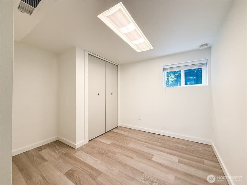 Property photo for 5521 Brooklyn Avenue NE, Seattle photo 12