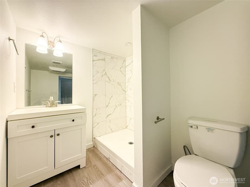 Property photo for 5521 Brooklyn Avenue NE, Seattle photo 13