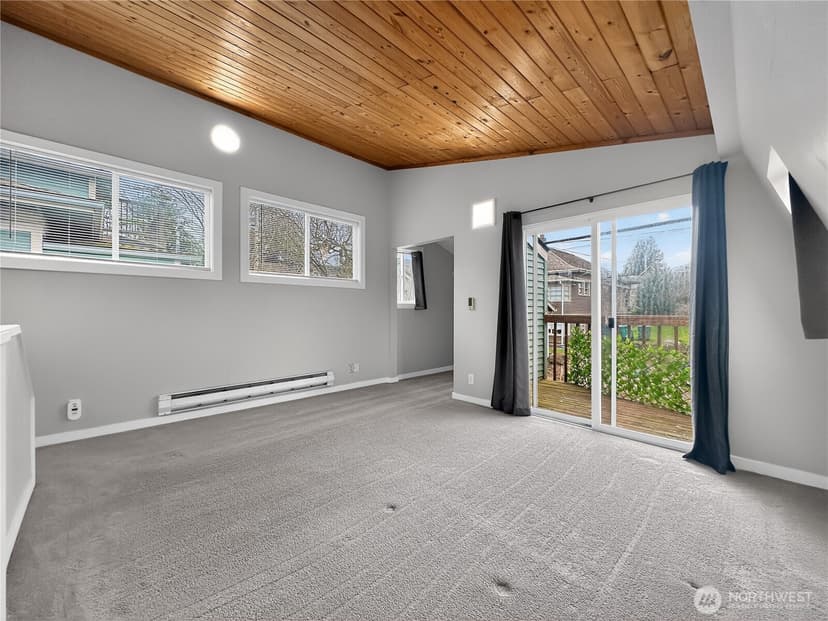 Property photo for 5521 Brooklyn Avenue NE, Seattle photo 28