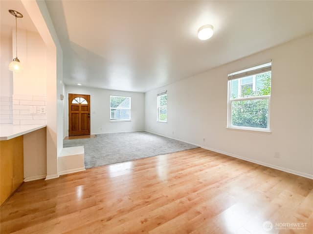 Property photo for 5521 Brooklyn Avenue NE, Seattle photo 5