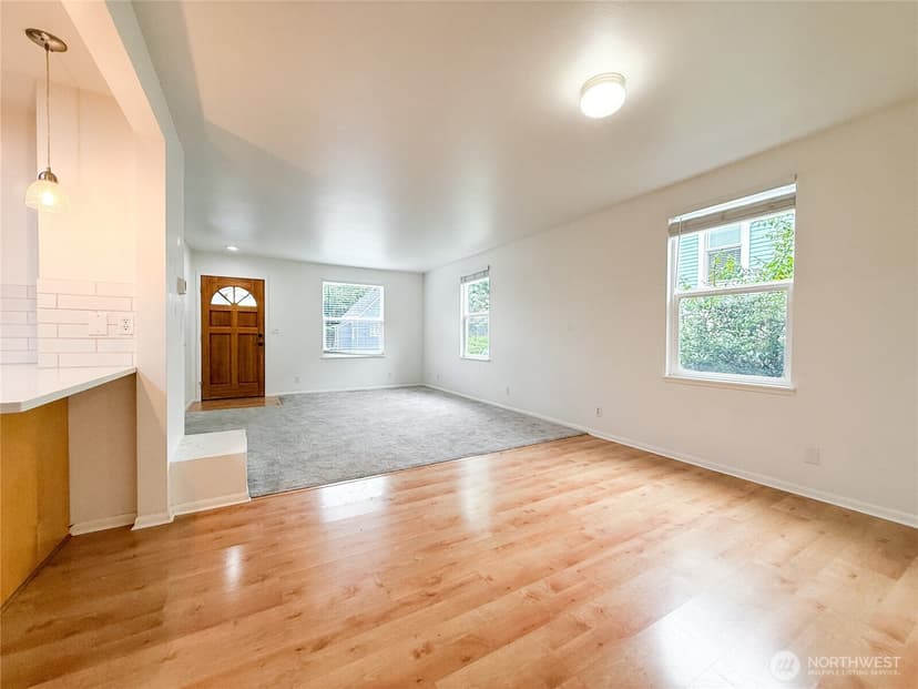 Property photo for 5521 Brooklyn Avenue NE, Seattle photo 5