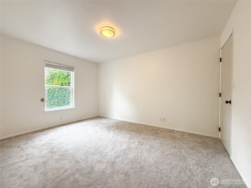 Property photo for 5521 Brooklyn Avenue NE, Seattle photo 11