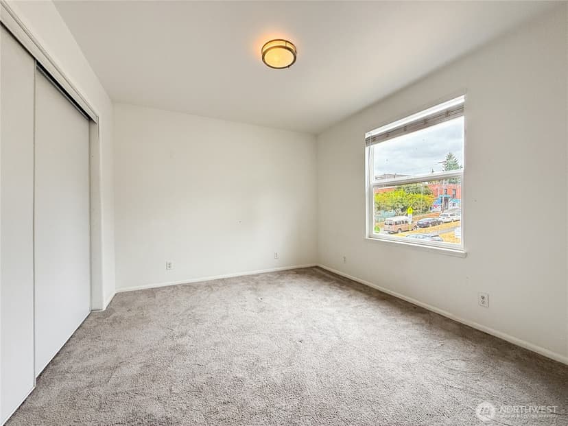 Property photo for 5521 Brooklyn Avenue NE, Seattle photo 9