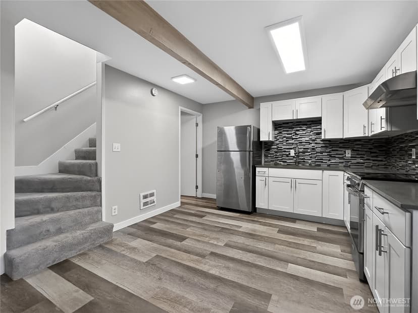 Property photo for 5521 Brooklyn Avenue NE, Seattle photo 25