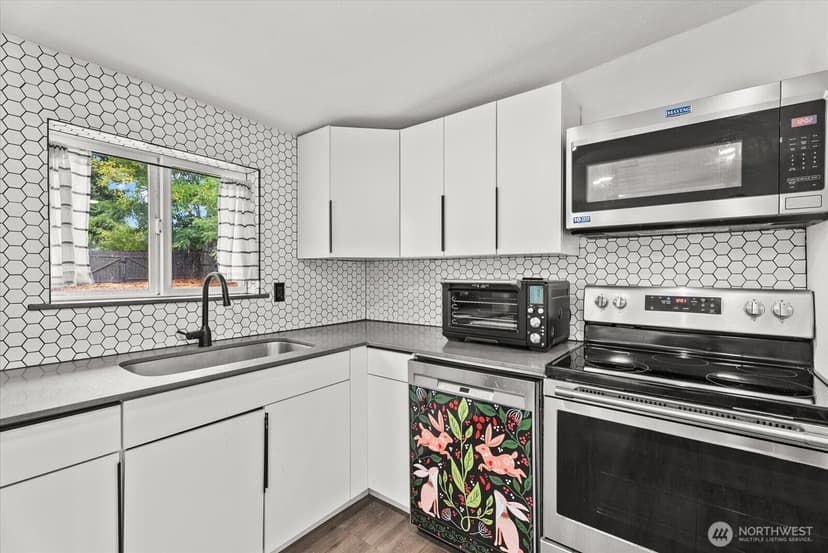 Property photo for 10839 11th Avenue SW, Seattle photo 2