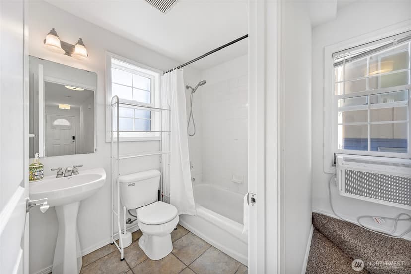 Property photo for 1621 S Weller Street #B, Seattle photo 20