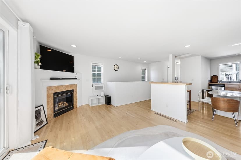 Property photo for 1621 S Weller Street #B, Seattle photo 8