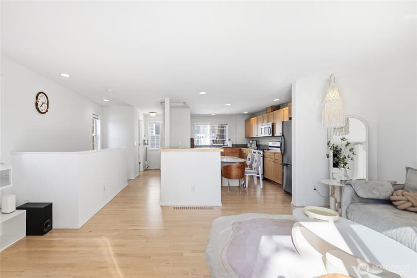Property photo for 1621 S Weller Street #B, Seattle photo 7
