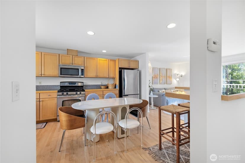 Property photo for 1621 S Weller Street #B, Seattle photo 12