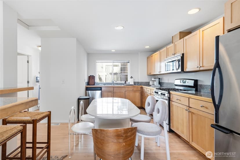 Property photo for 1621 S Weller Street #B, Seattle photo 14