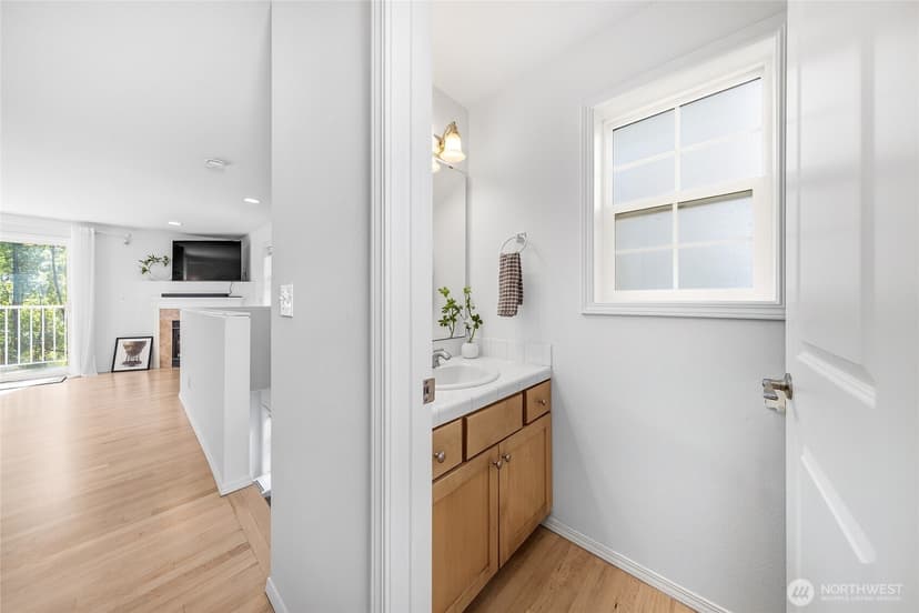 Property photo for 1621 S Weller Street #B, Seattle photo 16