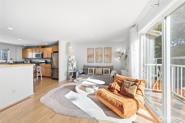 Property photo for 1621 S Weller Street #B, Seattle photo 5