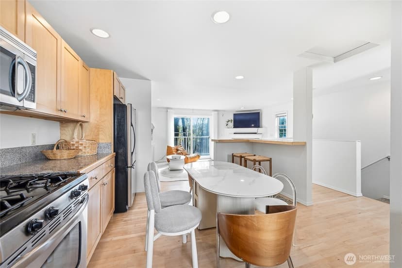 Property photo for 1621 S Weller Street #B, Seattle photo 11