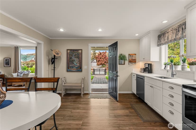 Property photo for 122 E Allen Avenue, Chelan photo 5