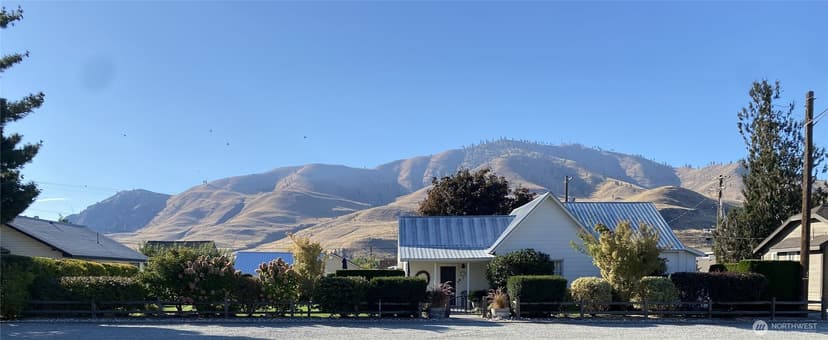 Property photo for 122 E Allen Avenue, Chelan photo 2