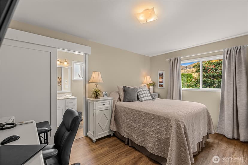 Property photo for 122 E Allen Avenue, Chelan photo 14