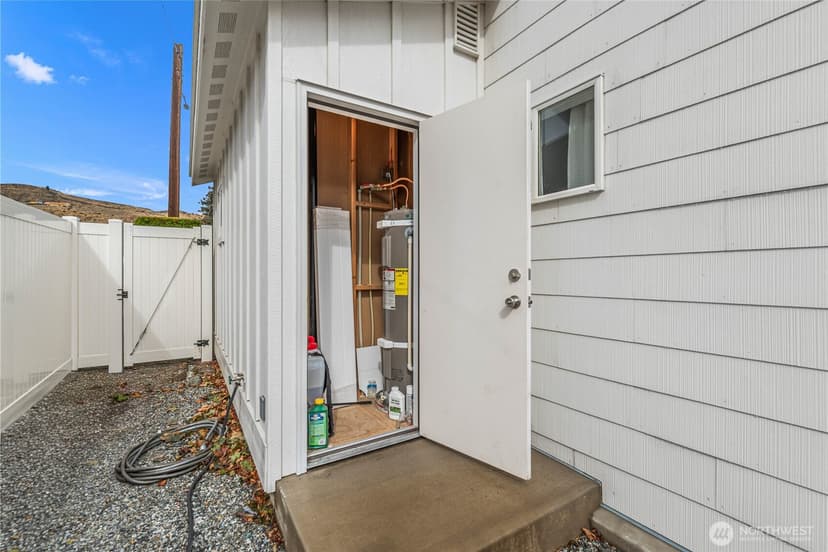 Property photo for 122 E Allen Avenue, Chelan photo 24