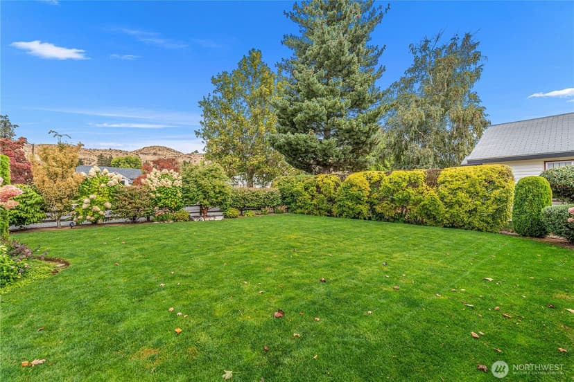 Property photo for 122 E Allen Avenue, Chelan photo 27