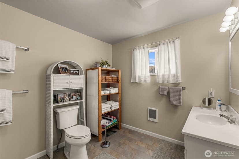 Property photo for 122 E Allen Avenue, Chelan photo 20