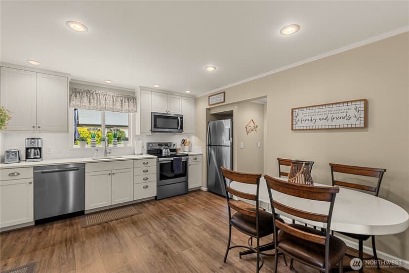 Property photo for 122 E Allen Avenue, Chelan photo 6
