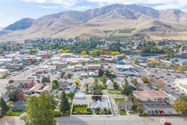 Property photo for 122 E Allen Avenue, Chelan photo 3