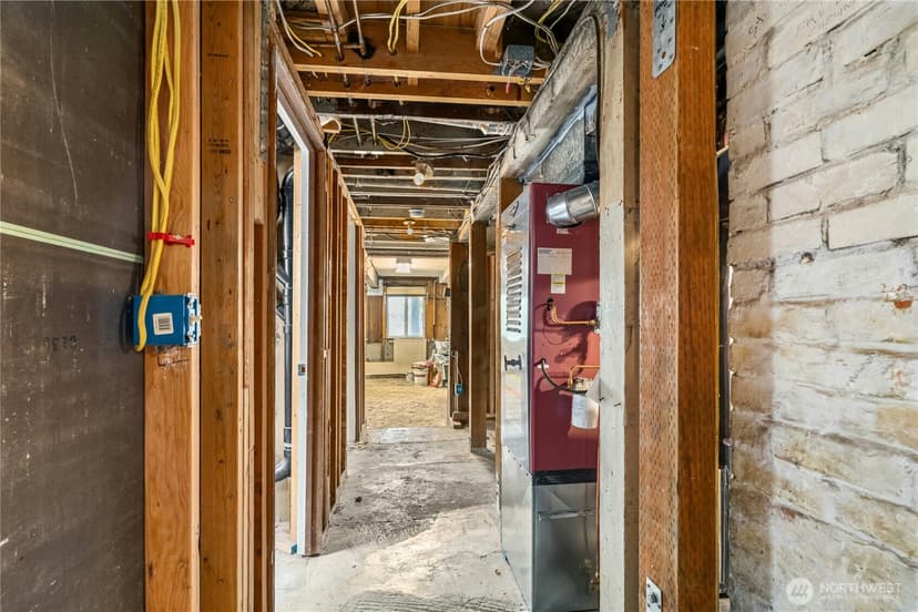 Property photo for 3438 10th Avenue W, Seattle photo 32