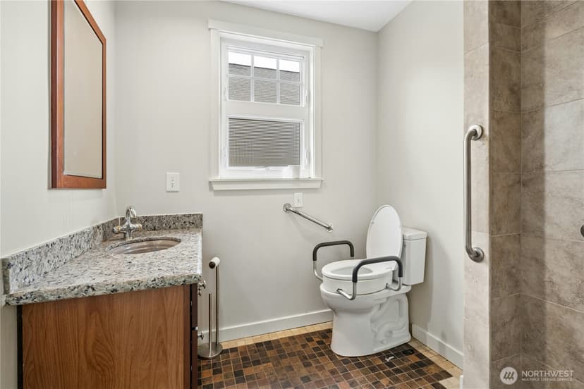 Property photo for 3438 10th Avenue W, Seattle photo 13