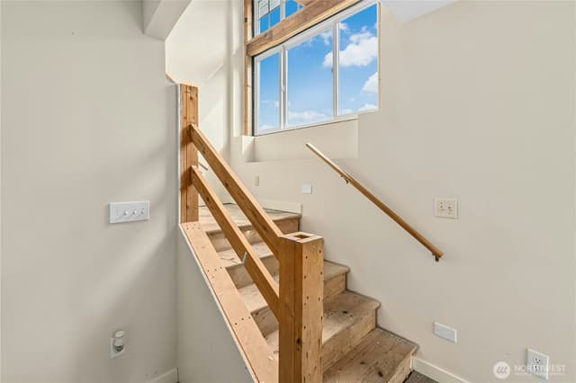 Property photo for 3438 10th Avenue W, Seattle photo 4