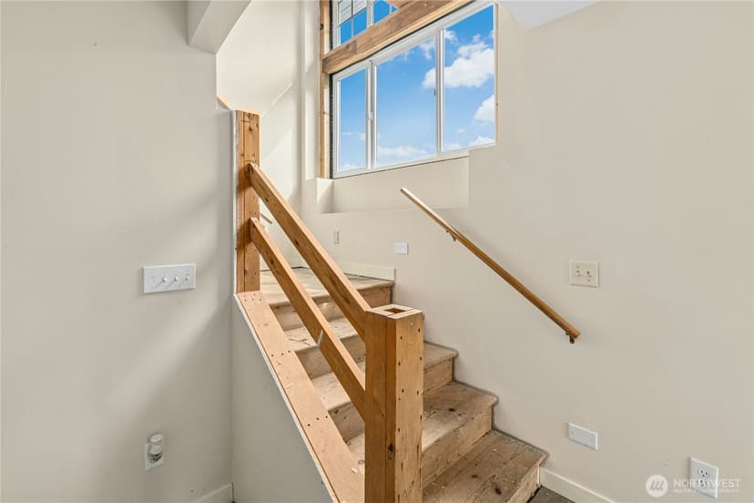 Property photo for 3438 10th Avenue W, Seattle photo 4