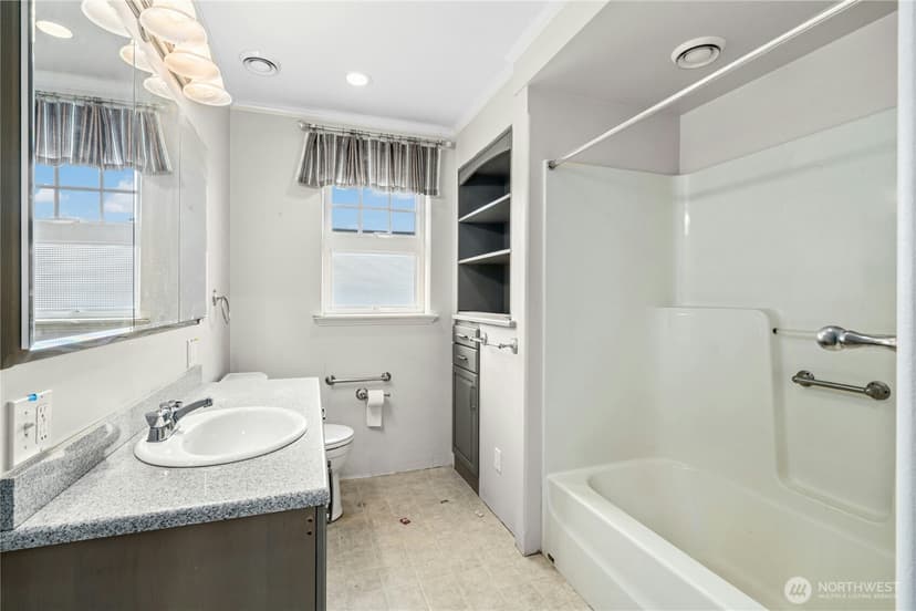 Property photo for 3438 10th Avenue W, Seattle photo 25
