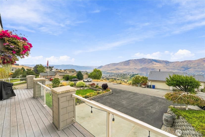 Property photo for 200 Crescent Street, Chelan photo 4