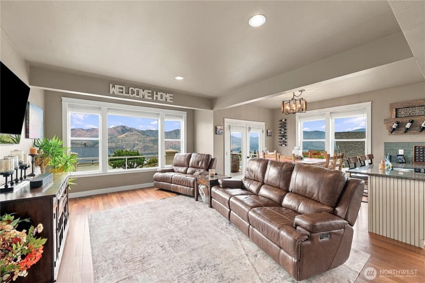 Property photo for 200 Crescent Street, Chelan photo 3