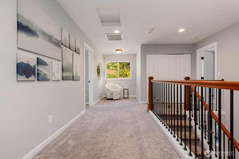 Property photo for 1701 Queen Ct NE, Renton photo 8