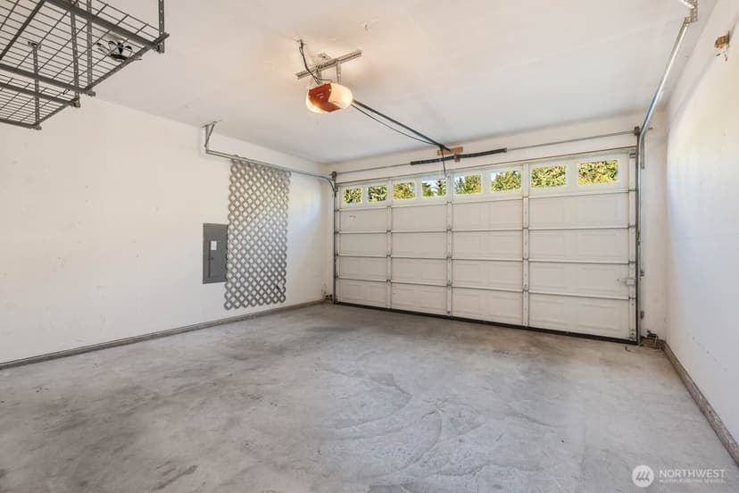 Property photo for 1701 Queen Ct NE, Renton photo 18